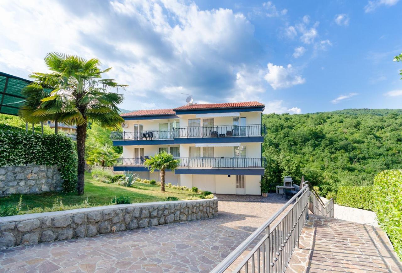 Apartments Marijana Ičići Eksteriør bilde